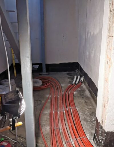 Erősáramú kábelcsatornák fektetése