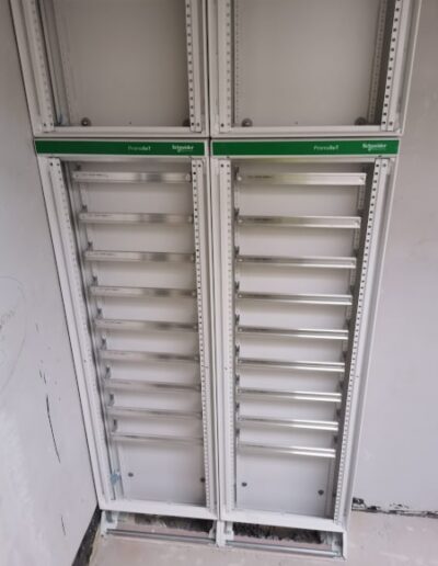 Szekrényházak rögzítése